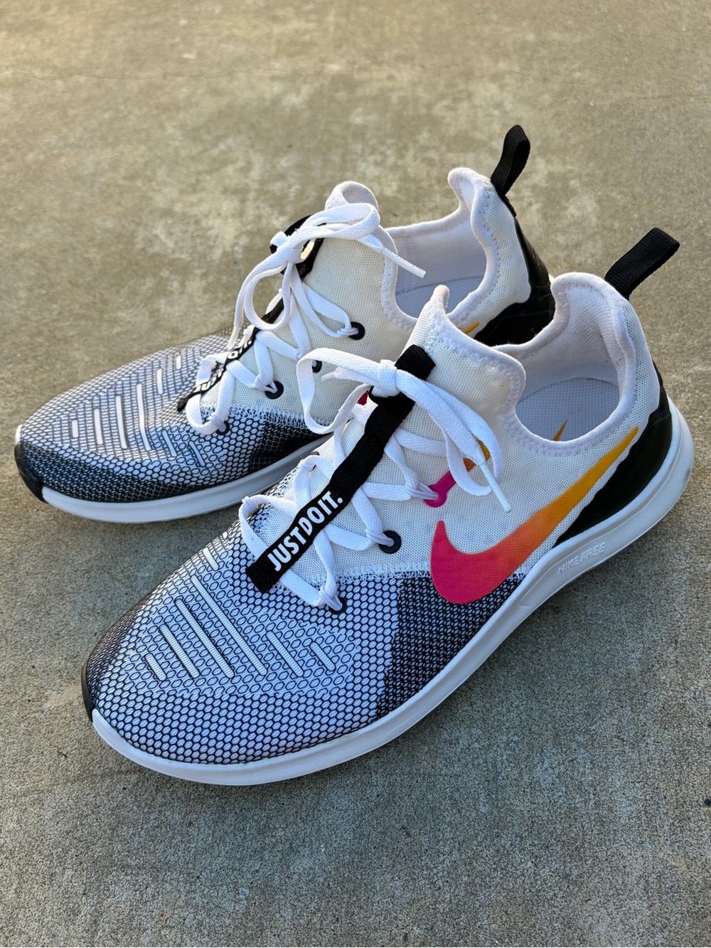NWOB Nike Free TR 8 'Laser Fuchsia' Running Shoes Women’s Size 10 942888-008 - Picture 3 of 9
